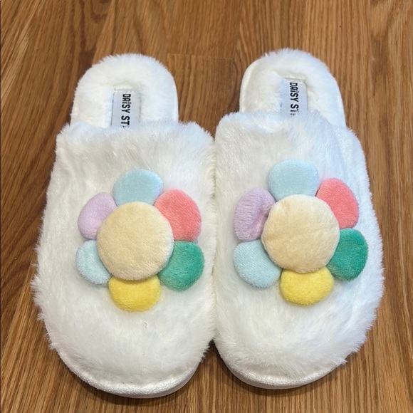 Daisy Street Dolls Kill Fluffy plushy White slip on Slippers Colorful Flower 8 - Picture 1 of 9